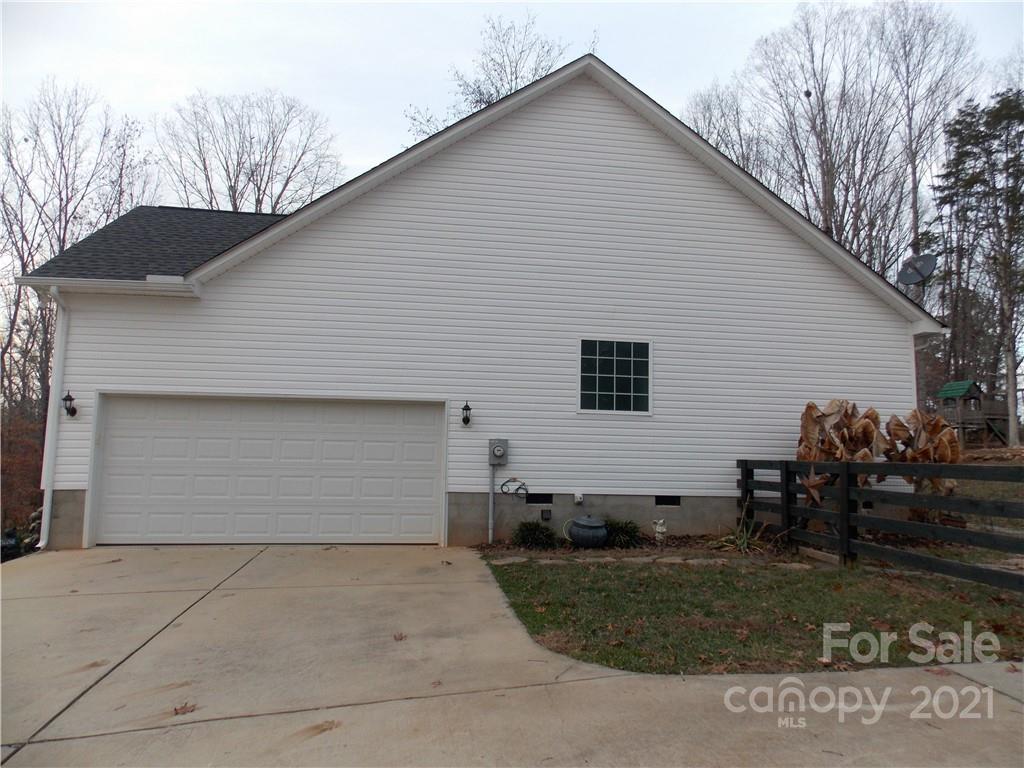 607 Kelly Road York, SC 29745 - Photo 3 of 36