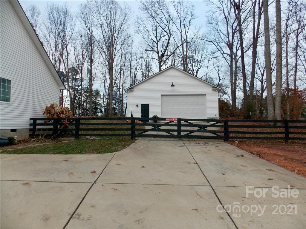 607 Kelly Road York, SC 29745 - Photo 4 of 36