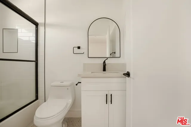 $3,995 | 1619 2nd Avenue, Los Angeles, CA 90019