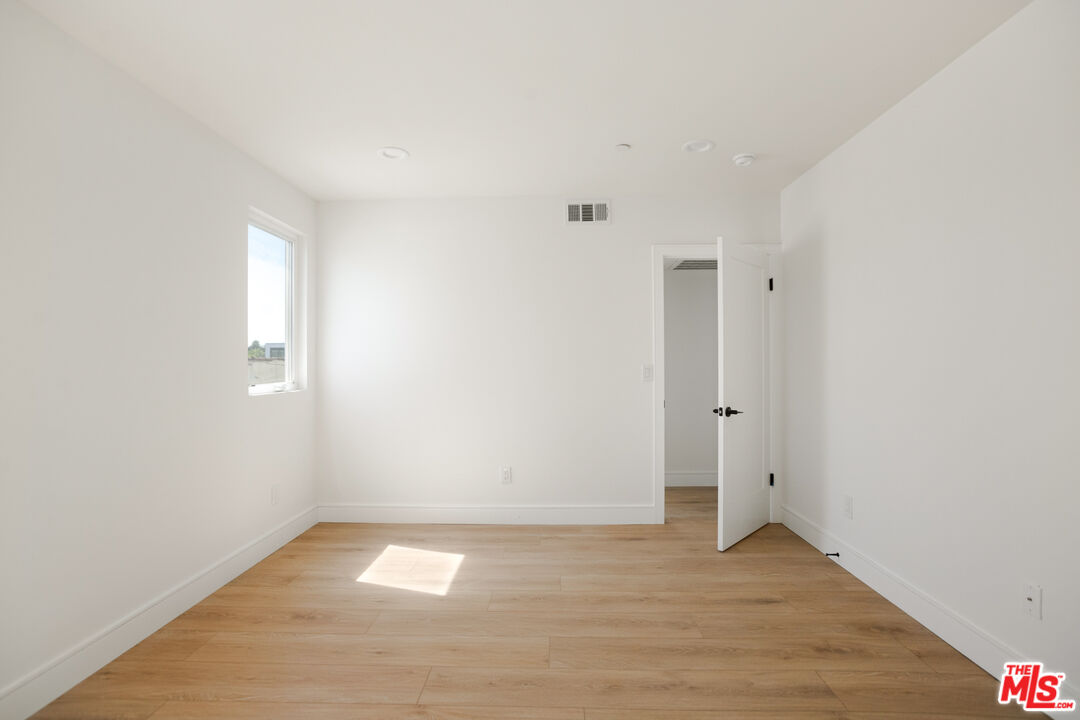 1619 2nd Avenue Los Angeles, CA 90019 - Photo 27 of 34