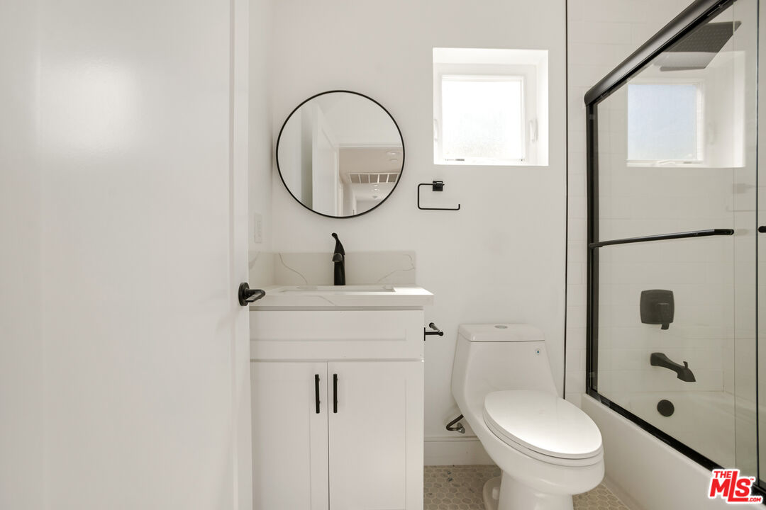 1619 2nd Avenue Los Angeles, CA 90019 - Photo 33 of 34