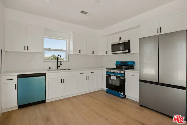 $3,995 | 1619 2nd Avenue, Los Angeles, CA 90019