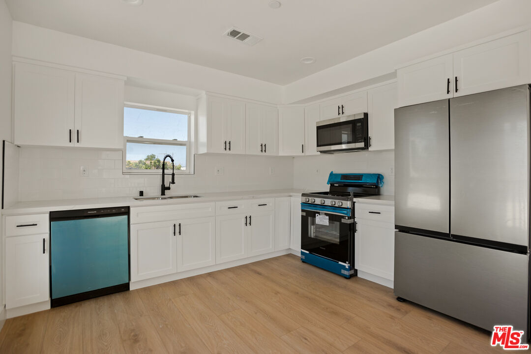 1619 2nd Avenue Los Angeles, CA 90019 - Photo 8 of 34