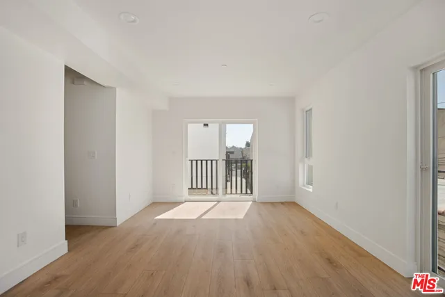 $3,995 | 1619 2nd Avenue, Los Angeles, CA 90019