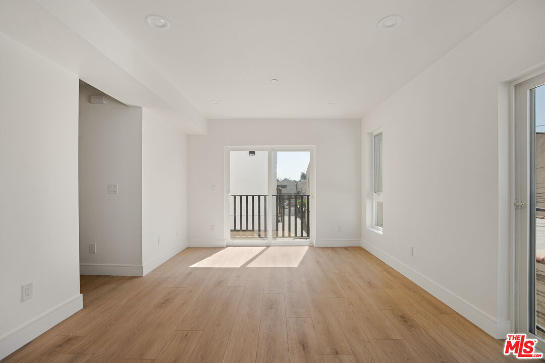 1619 2nd Avenue Los Angeles, CA 90019 - Photo 10 of 34