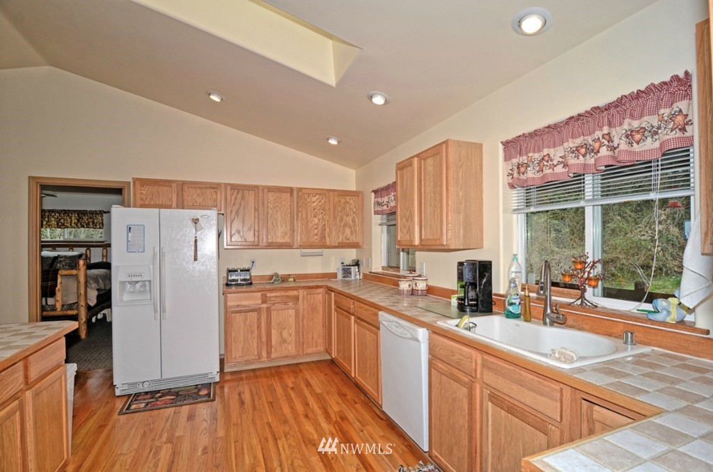 20424 Tveit Road Arlington, WA 98223 - Photo 4 of 24
