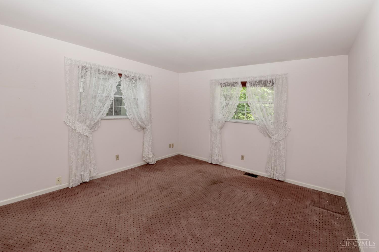 2240 Neeb Road Cincinnati, OH 45238 - Photo 18 of 40