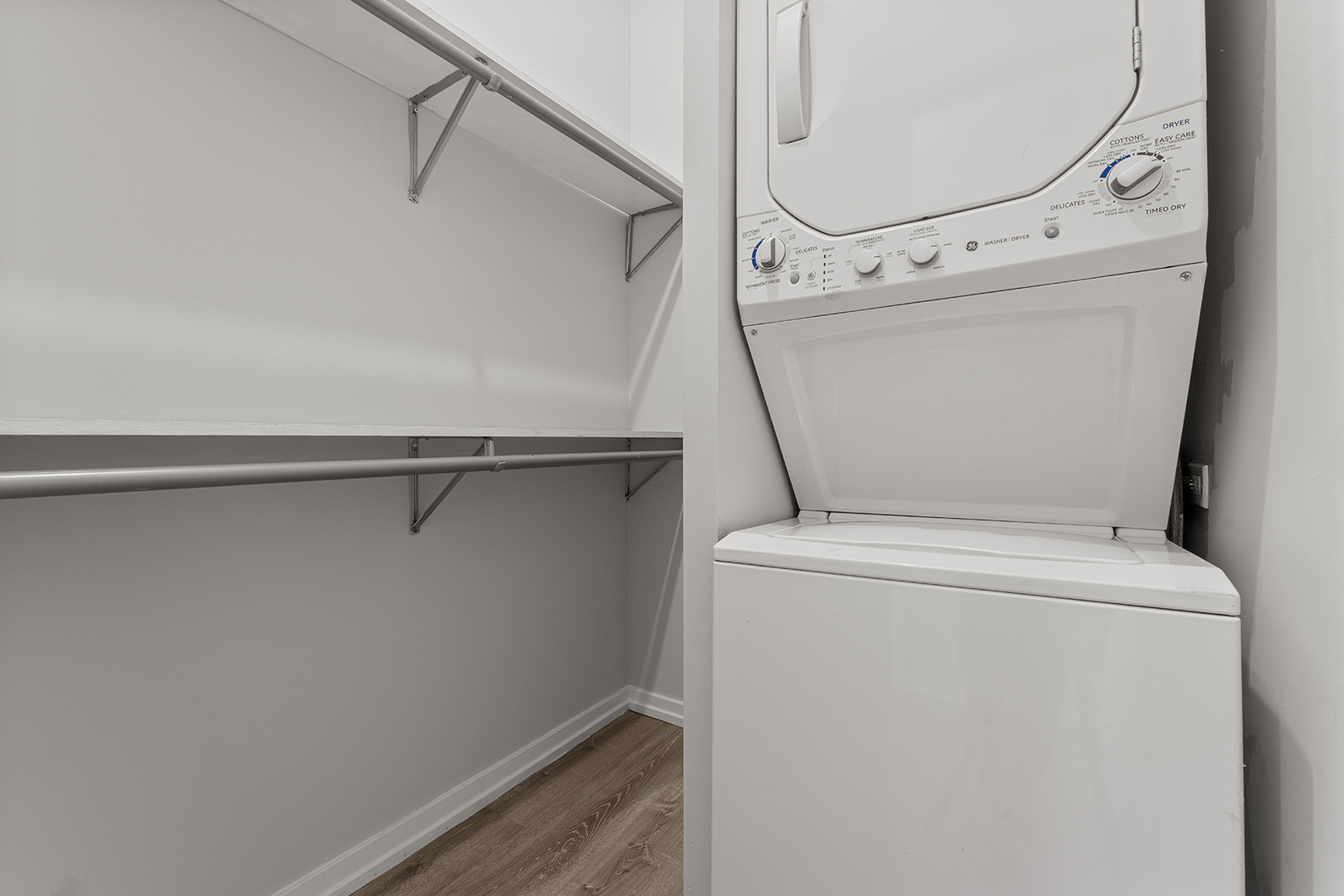 4875 North Magnolia Avenue, Unit 311 Chicago, IL 60640 - Photo 4 of 8 a utility room with dryer and washer