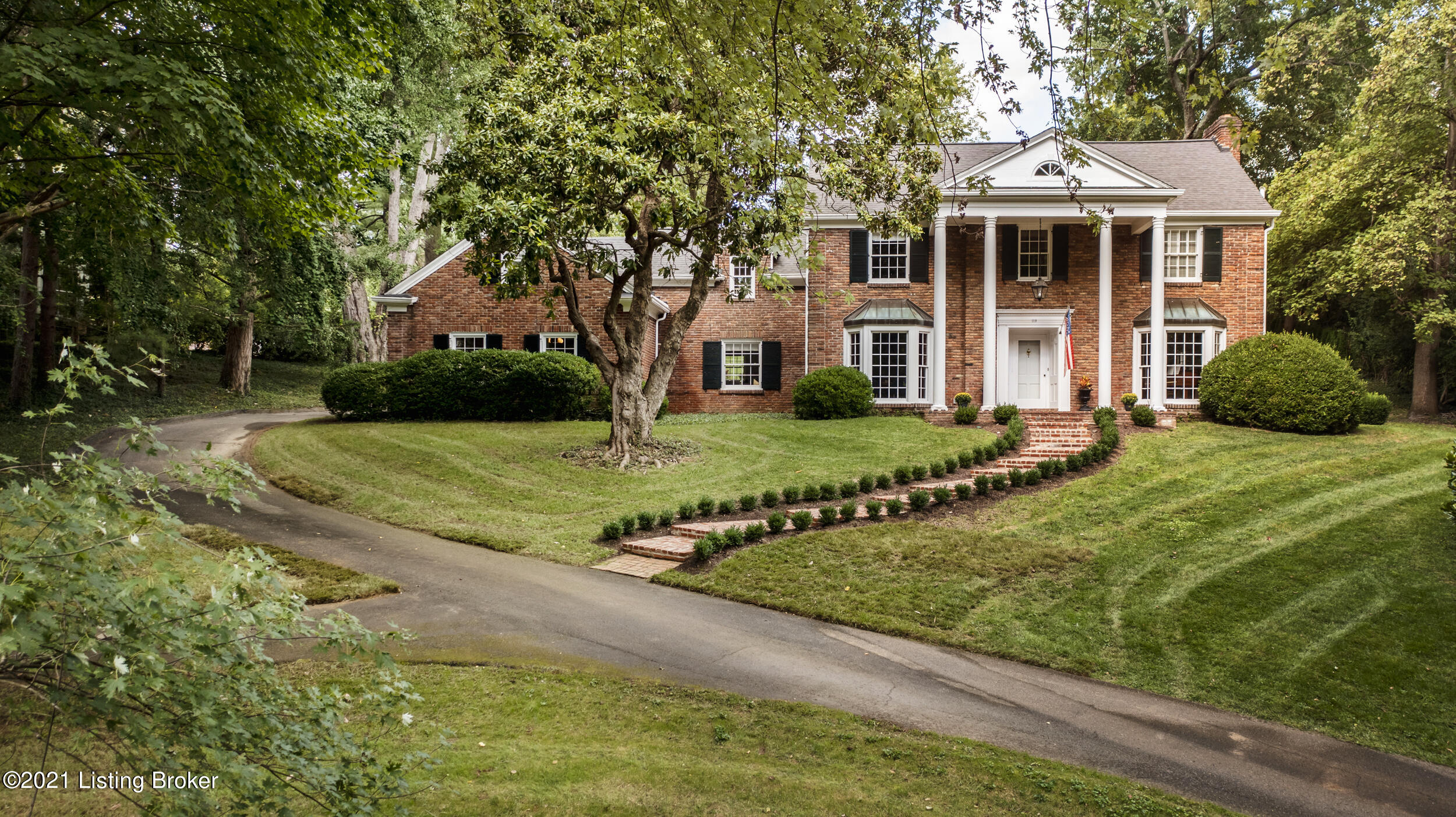 119 Arrowhead Road Louisville, KY 40207 - Photo 1 of 67 1-front