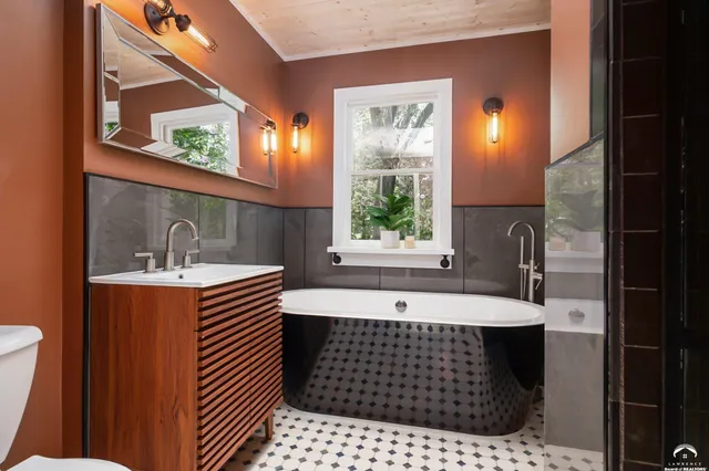 $350,000 | 1211 North 1800th Road, Lawrence, KS 66049