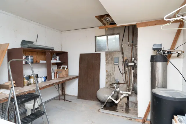 $350,000 | 1211 North 1800th Road, Lawrence, KS 66049