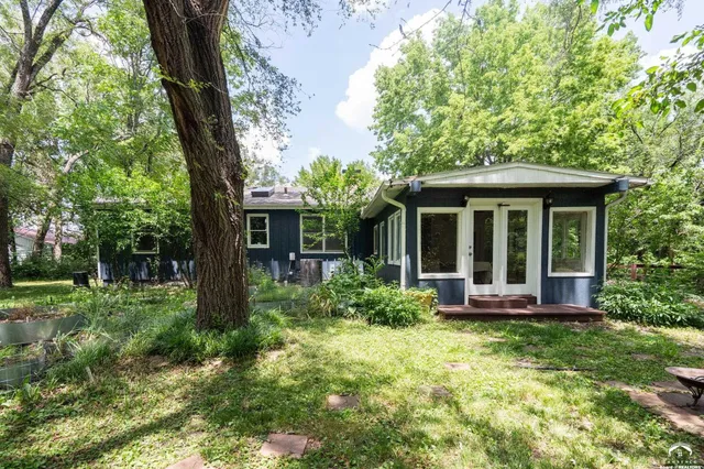 $350,000 | 1211 North 1800th Road, Lawrence, KS 66049