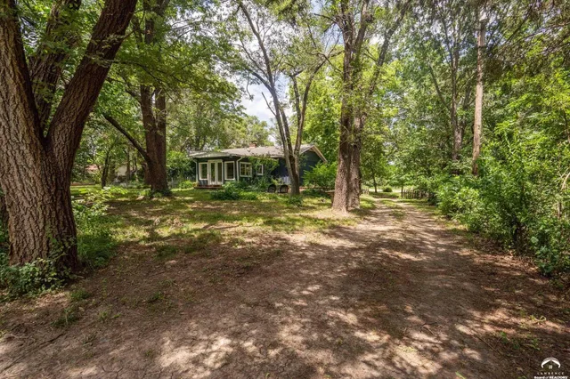 $350,000 | 1211 North 1800th Road, Lawrence, KS 66049