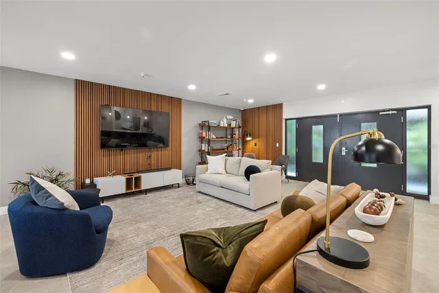 $3,100 | 1010 Central Avenue, Unit 302, St. Petersburg, FL 33705