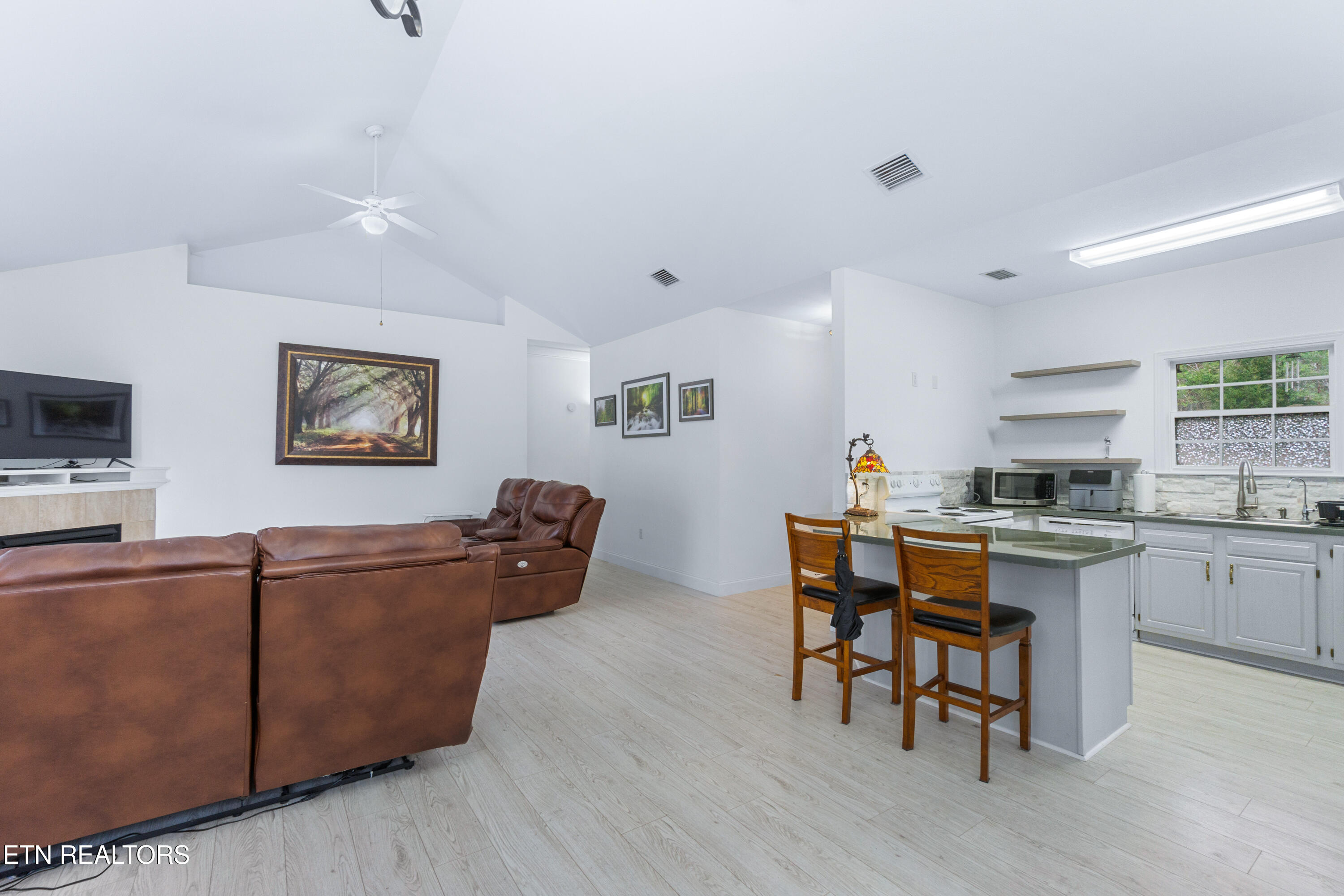 127 Pine Loop Drive Madisonville, TN 37354 - Photo 13 of 39 127 Pine Loop Dr-8