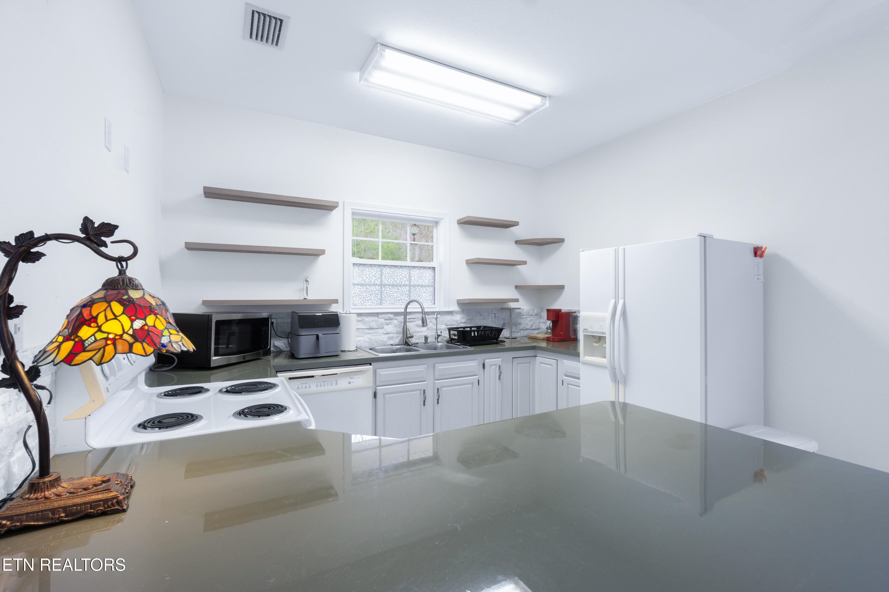 127 Pine Loop Drive Madisonville, TN 37354 - Photo 15 of 39 127 Pine Loop Dr-10