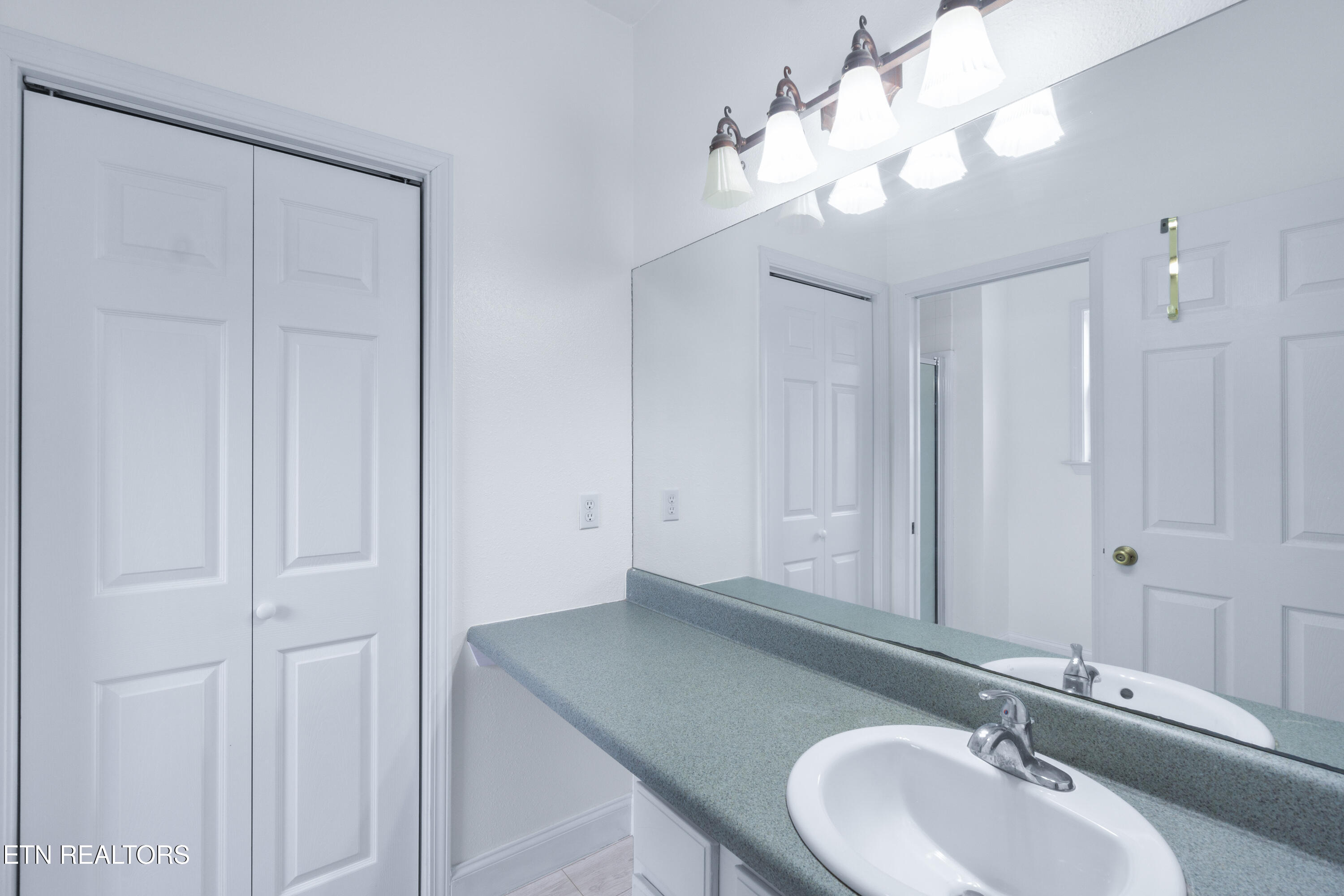 127 Pine Loop Drive Madisonville, TN 37354 - Photo 22 of 39 127 Pine Loop Dr-26