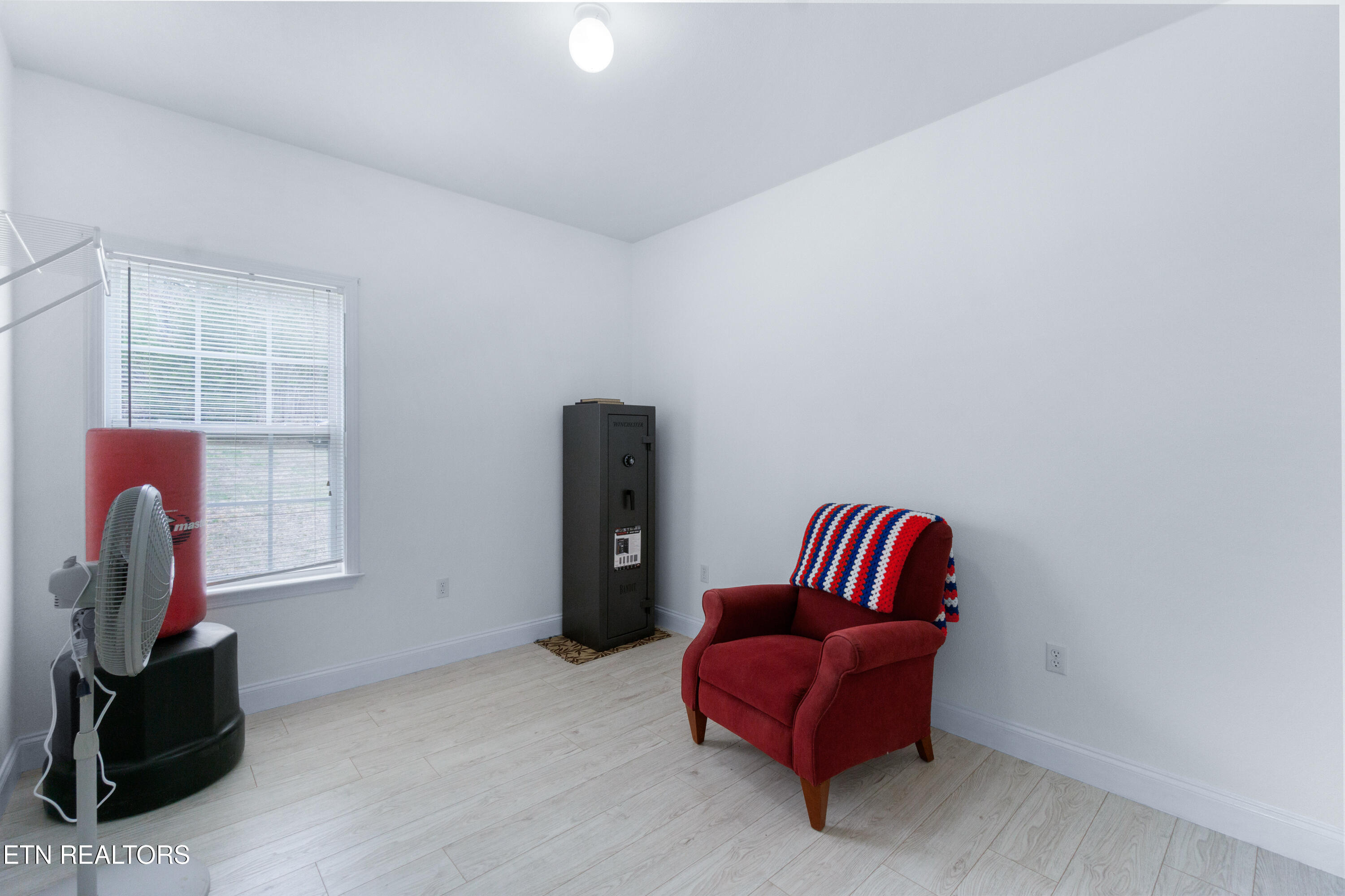 127 Pine Loop Drive Madisonville, TN 37354 - Photo 25 of 39 127 Pine Loop Dr-16