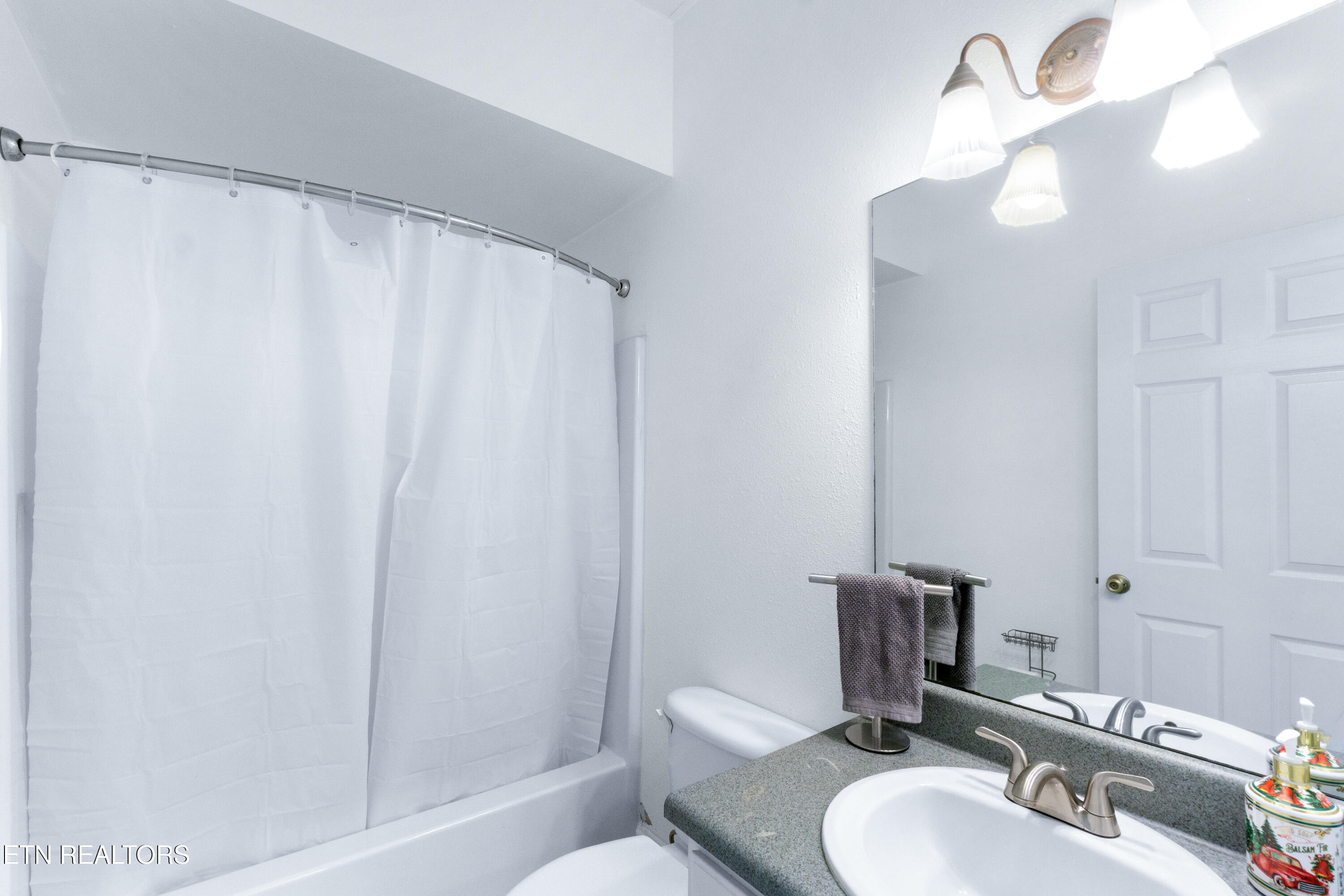 127 Pine Loop Drive Madisonville, TN 37354 - Photo 27 of 39 127 Pine Loop Dr-15