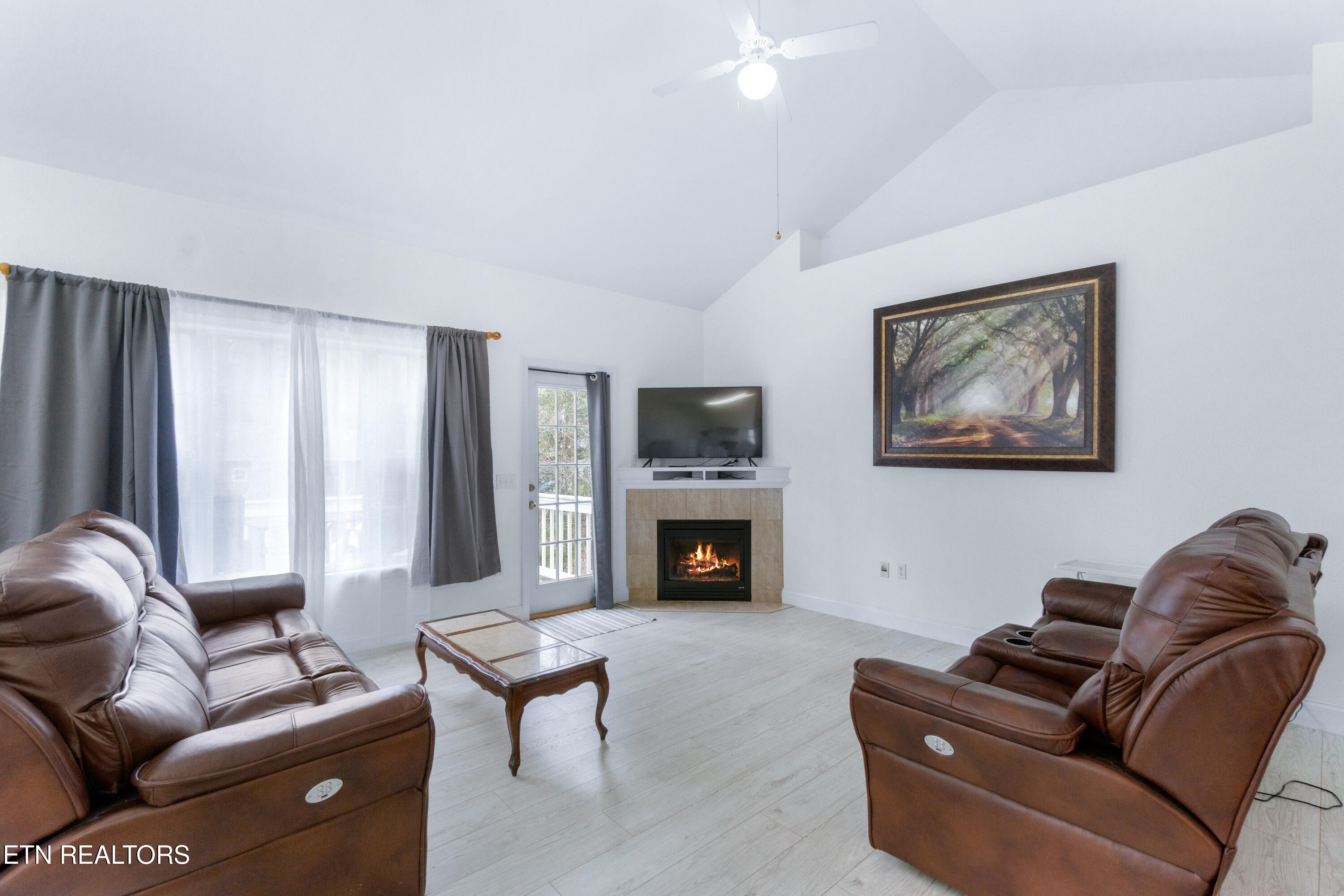 127 Pine Loop Drive Madisonville, TN 37354 - Photo 6 of 39 127 Pine Loop Dr-1