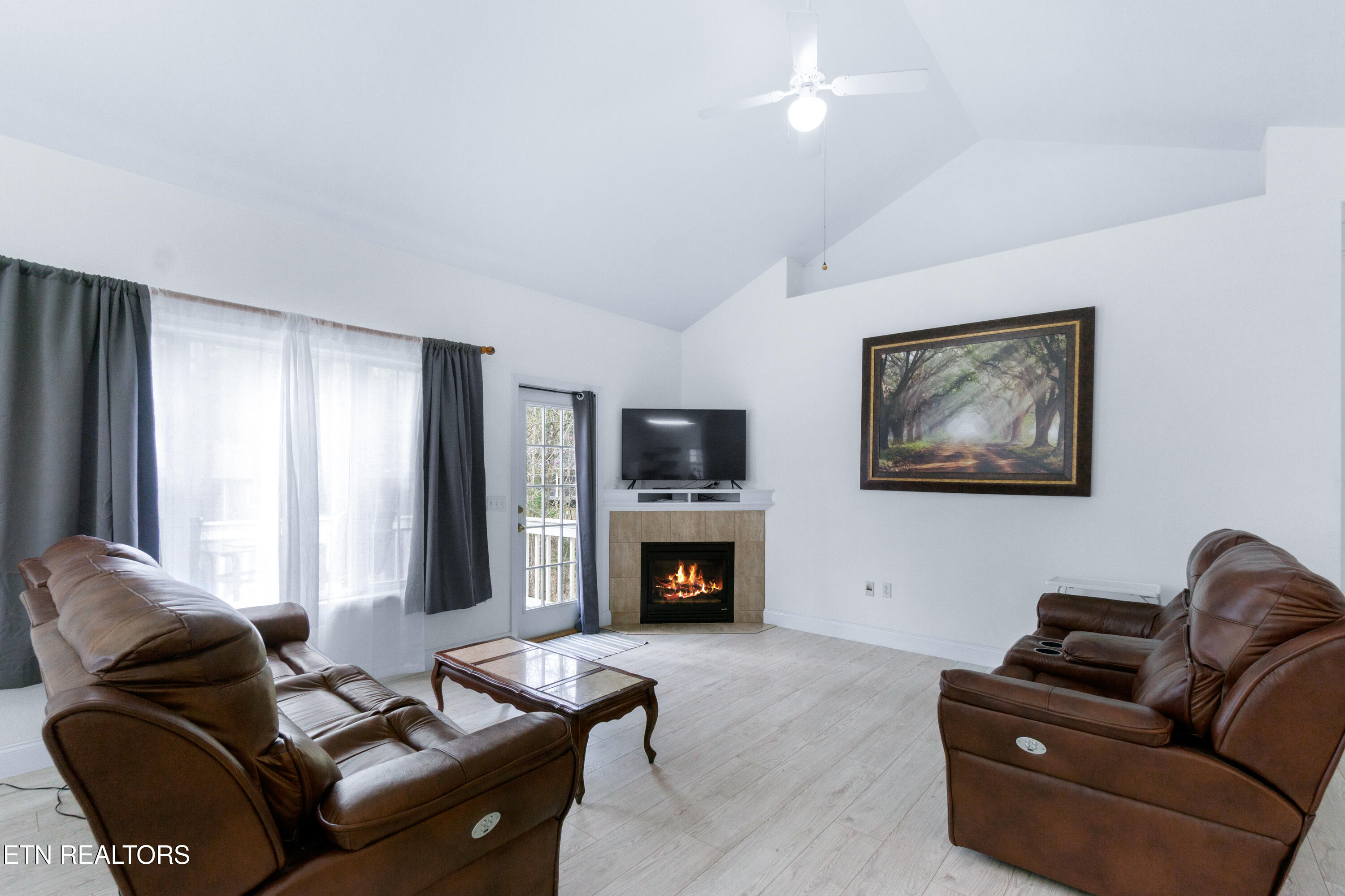 127 Pine Loop Drive Madisonville, TN 37354 - Photo 8 of 39 127 Pine Loop Dr-3