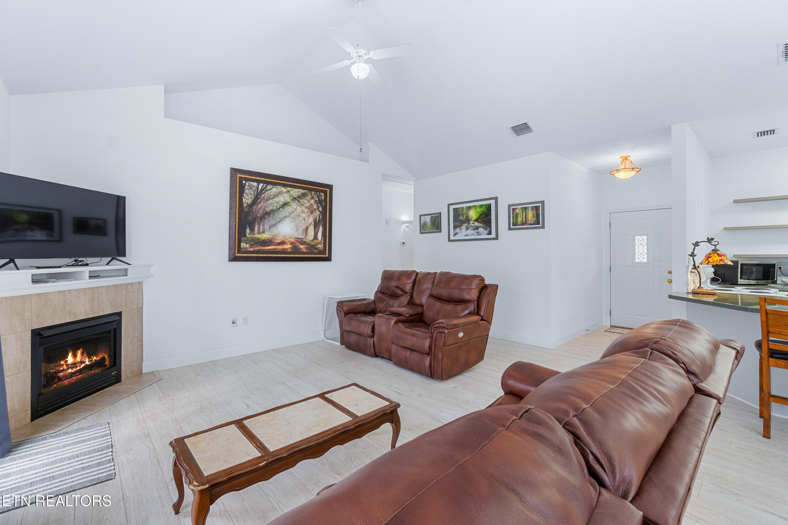 127 Pine Loop Drive Madisonville, TN 37354 - Photo 10 of 39 127 Pine Loop Dr-5