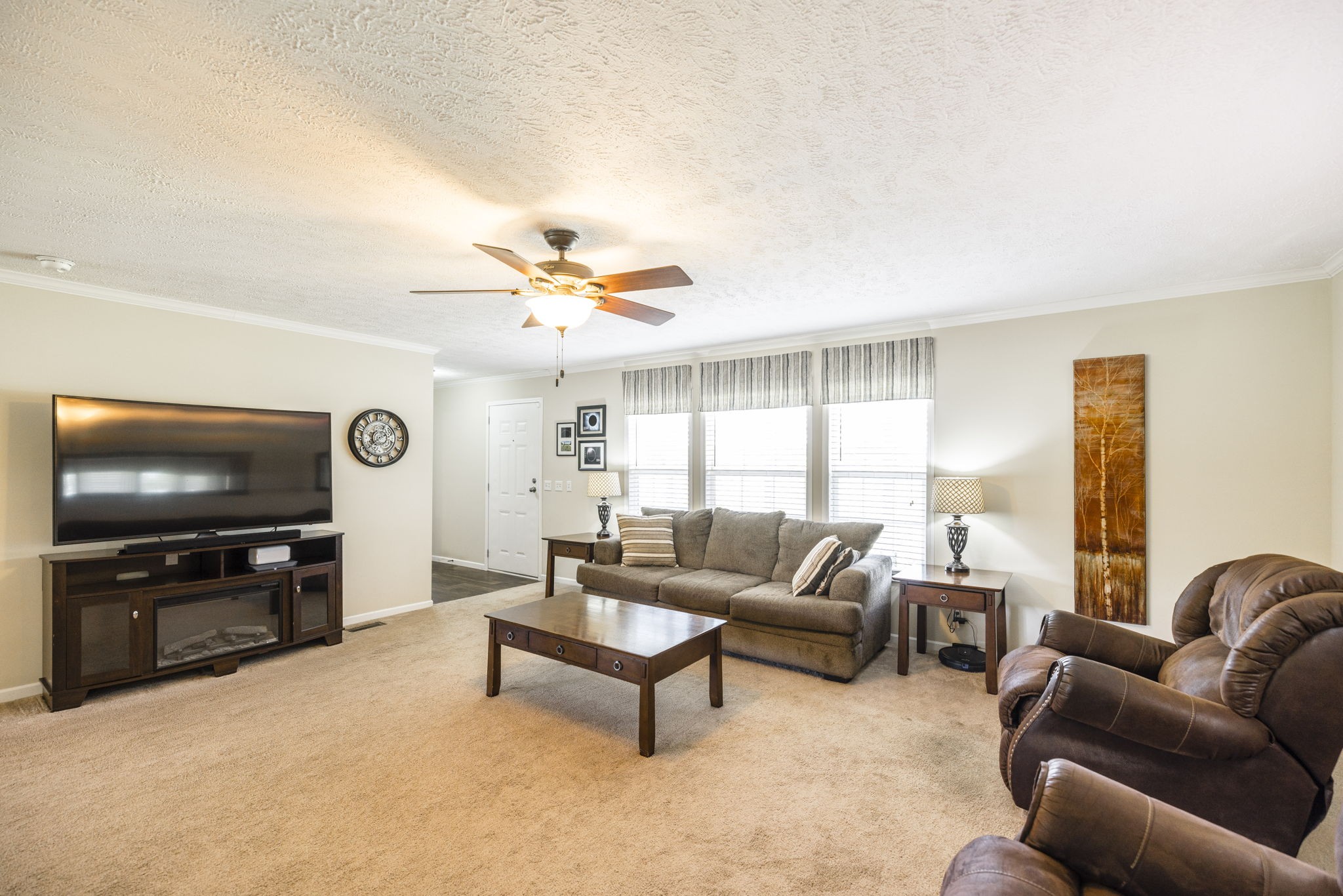 4265 Armstrong Road Springfield, TN 37172 - Photo 21 of 57 a living room with furniture and a flat screen tv