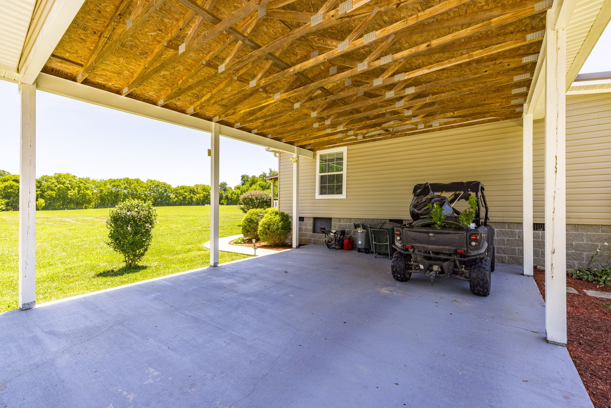 4265 Armstrong Road Springfield, TN 37172 - Photo 8 of 57 a view of sitting area in front of a house