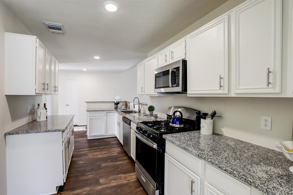 16618 Parliament Street Houston, TX 77083 - Photo 7 of 15