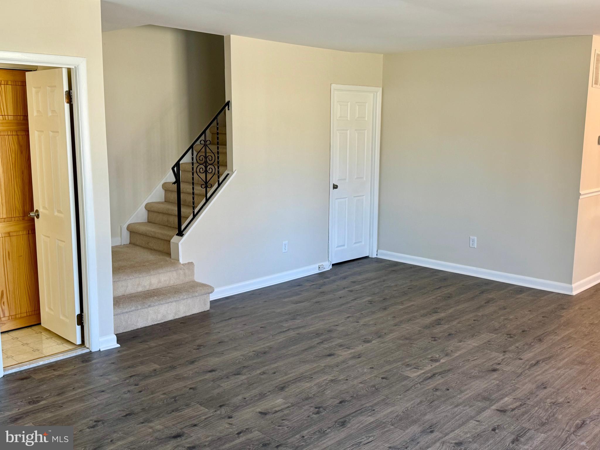 22 Fitzwatertown Road, Unit C12 Willow Grove, PA 19090 - Photo 13 of 24 Living room