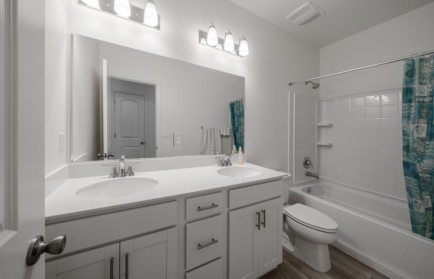 3302 Simental Avenue Clovis, CA 93619 - Photo 11 of 23