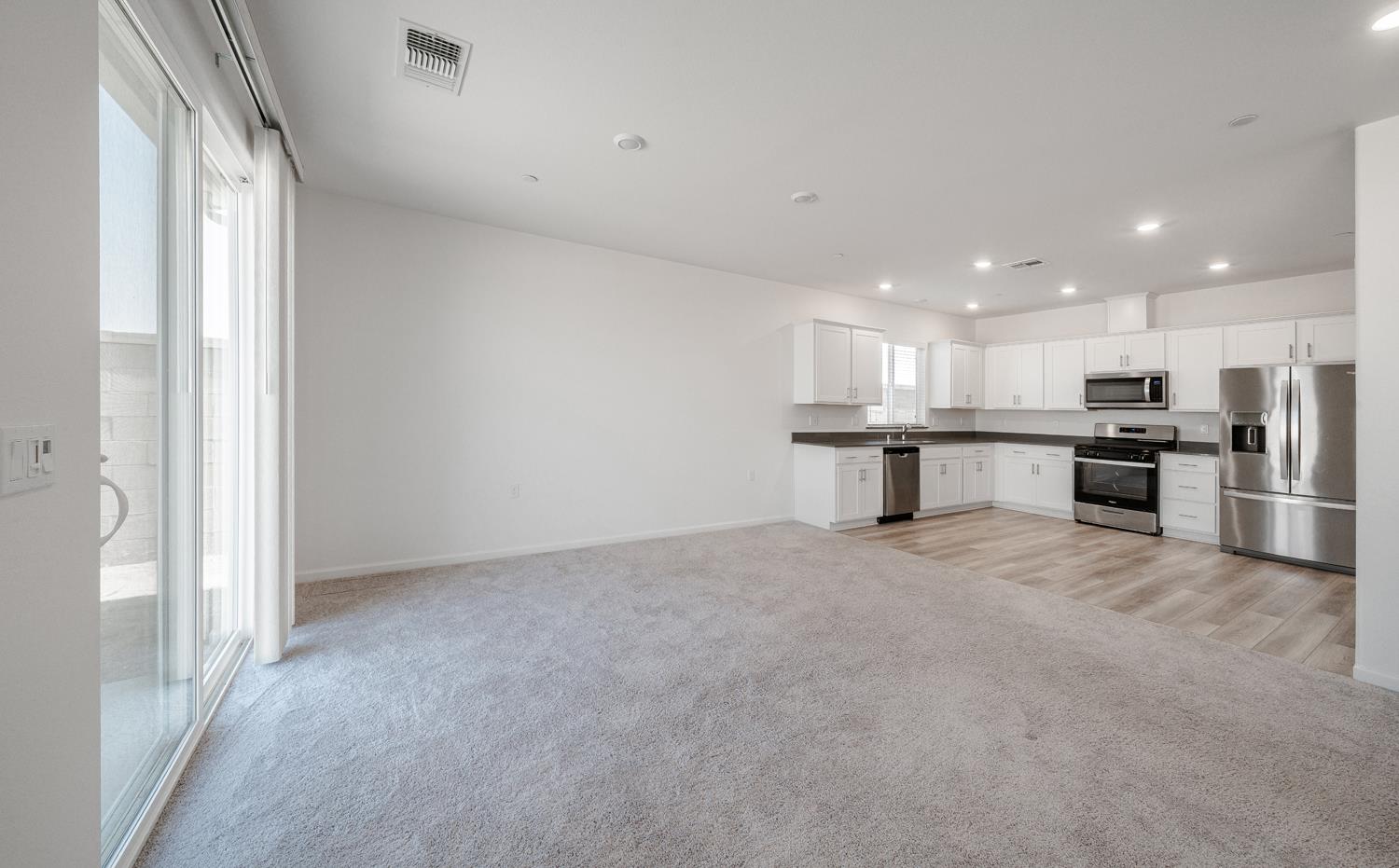 3302 Simental Avenue Clovis, CA 93619 - Photo 3 of 23