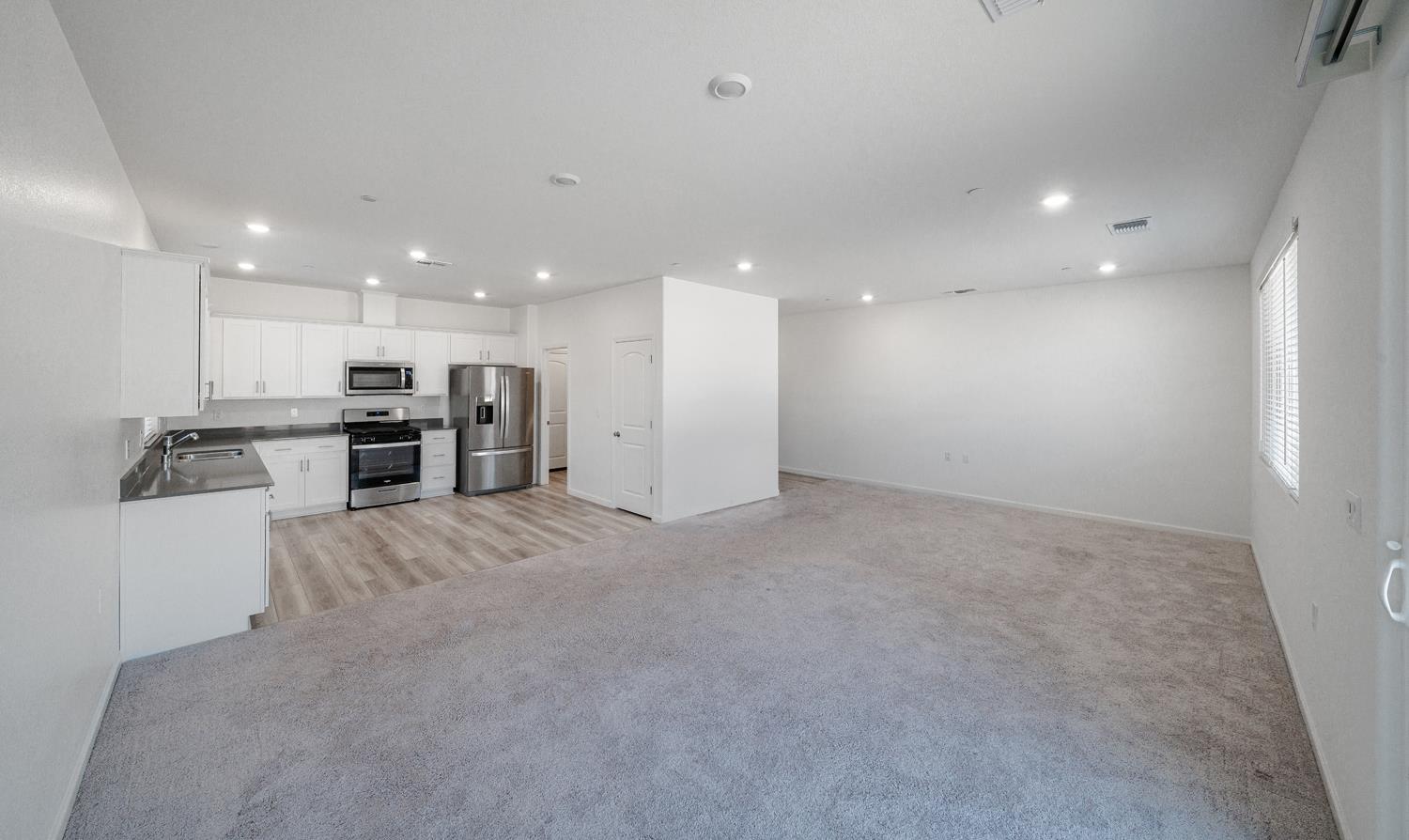 3302 Simental Avenue Clovis, CA 93619 - Photo 4 of 23