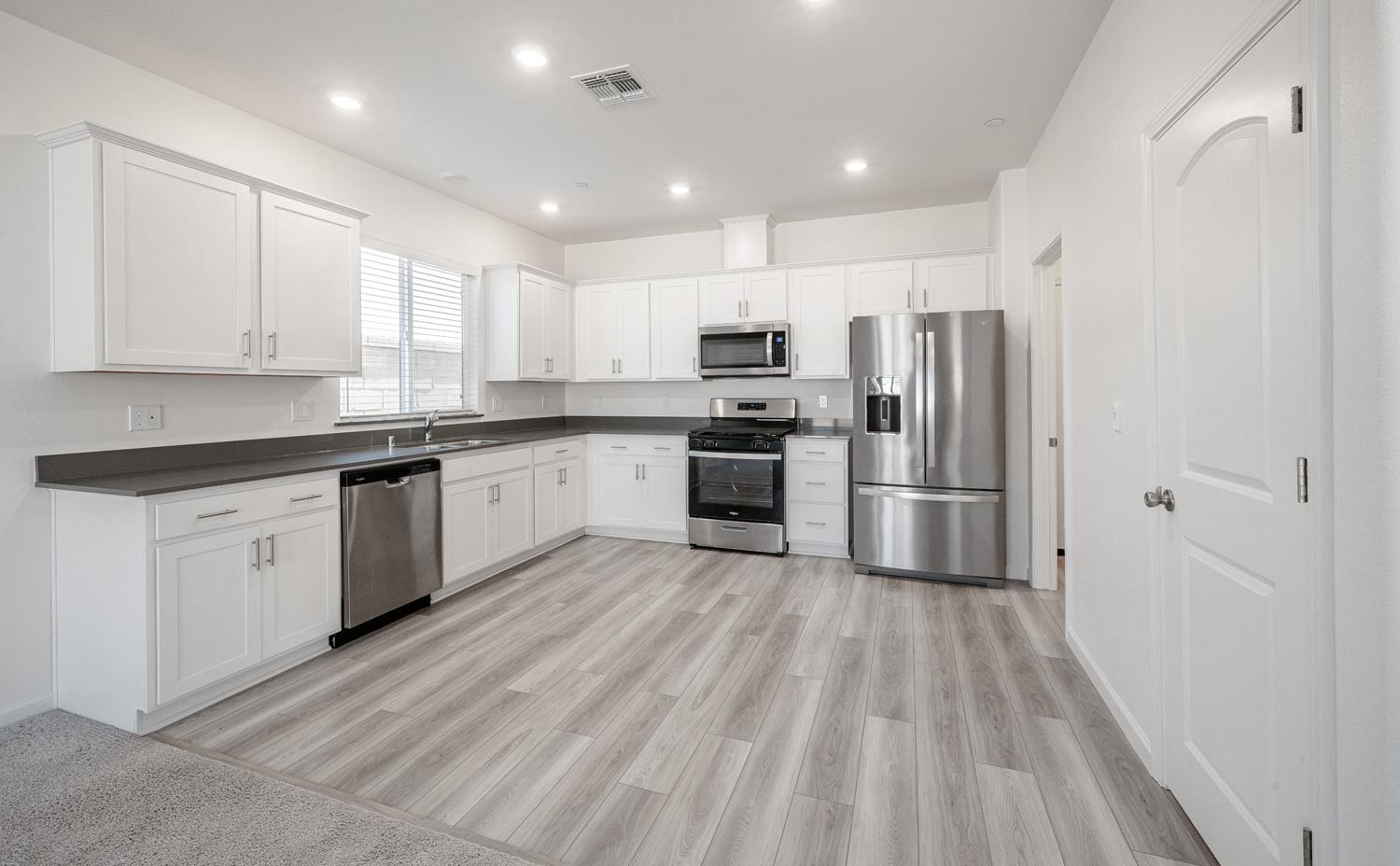 3302 Simental Avenue Clovis, CA 93619 - Photo 5 of 23