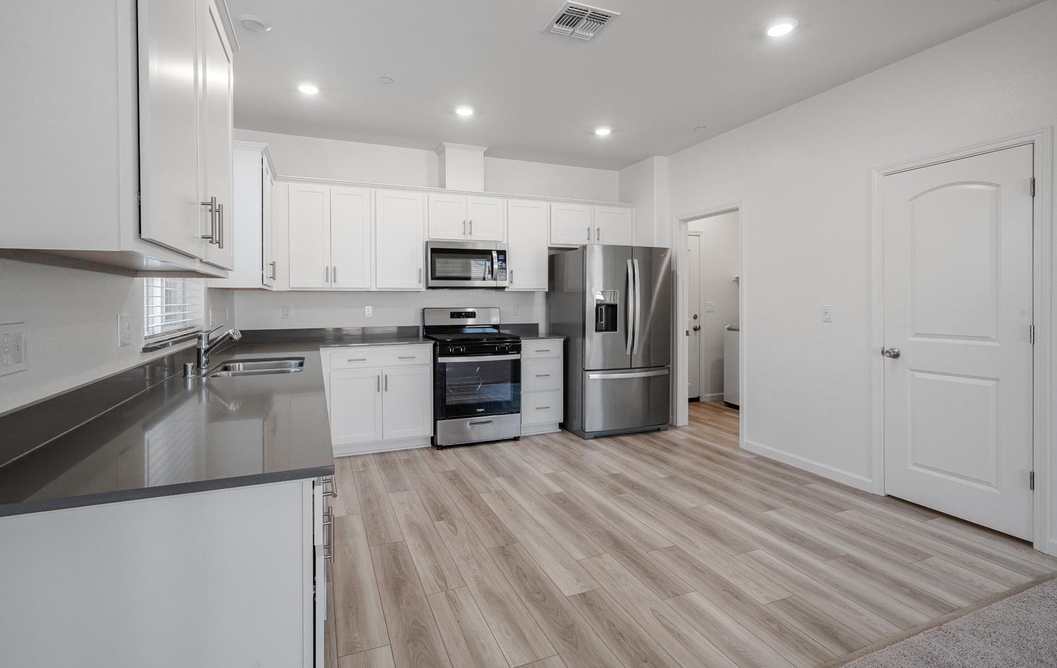 3302 Simental Avenue Clovis, CA 93619 - Photo 6 of 23