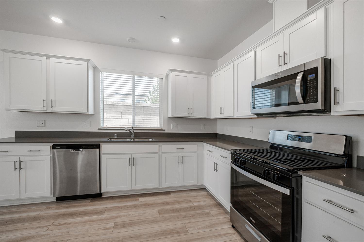 3302 Simental Avenue Clovis, CA 93619 - Photo 7 of 23