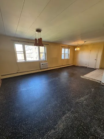 $105,900 | 6161 North Hoyne Avenue, Unit 414, Chicago, IL 60659