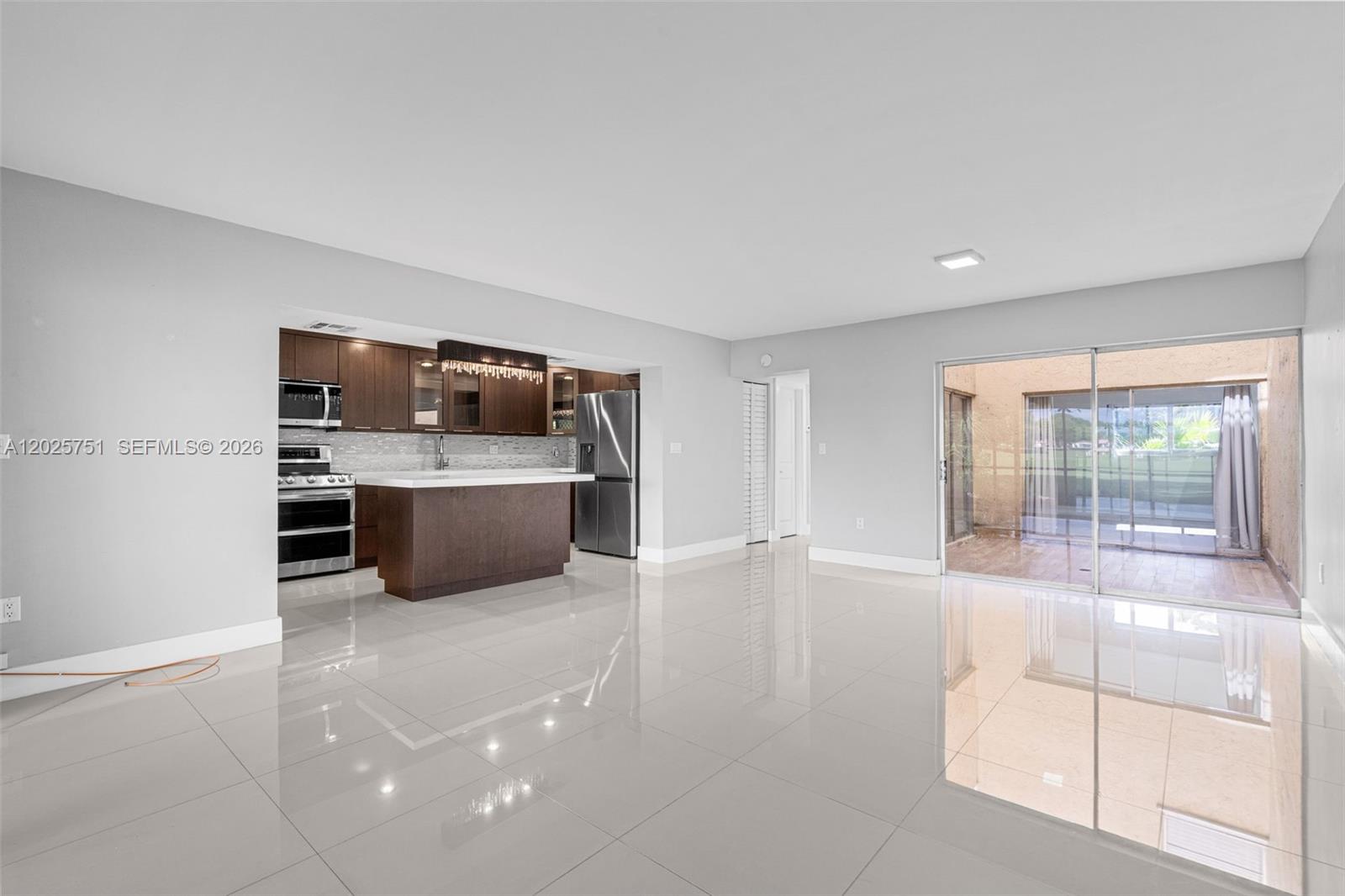 14357 Kendale Lakes Circle Miami, FL 33183 - Photo 23 of 67