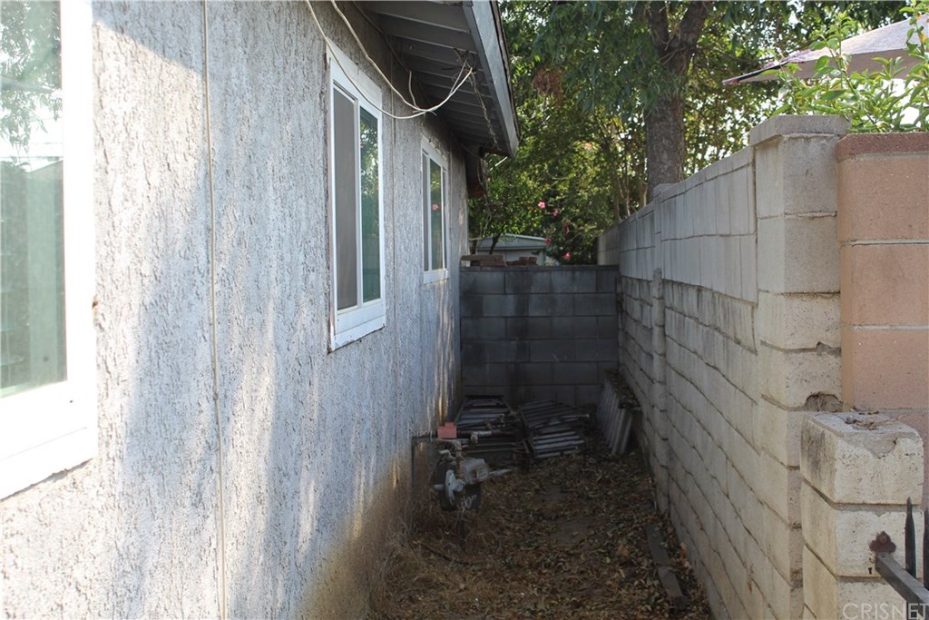 12962 Weidner Street Pacoima, CA 91331 - Photo 7 of 29