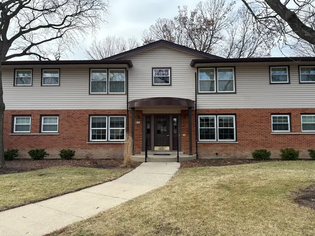 $1,950 | 223 Washington Square, Unit D, Elk Grove Village, IL 60007