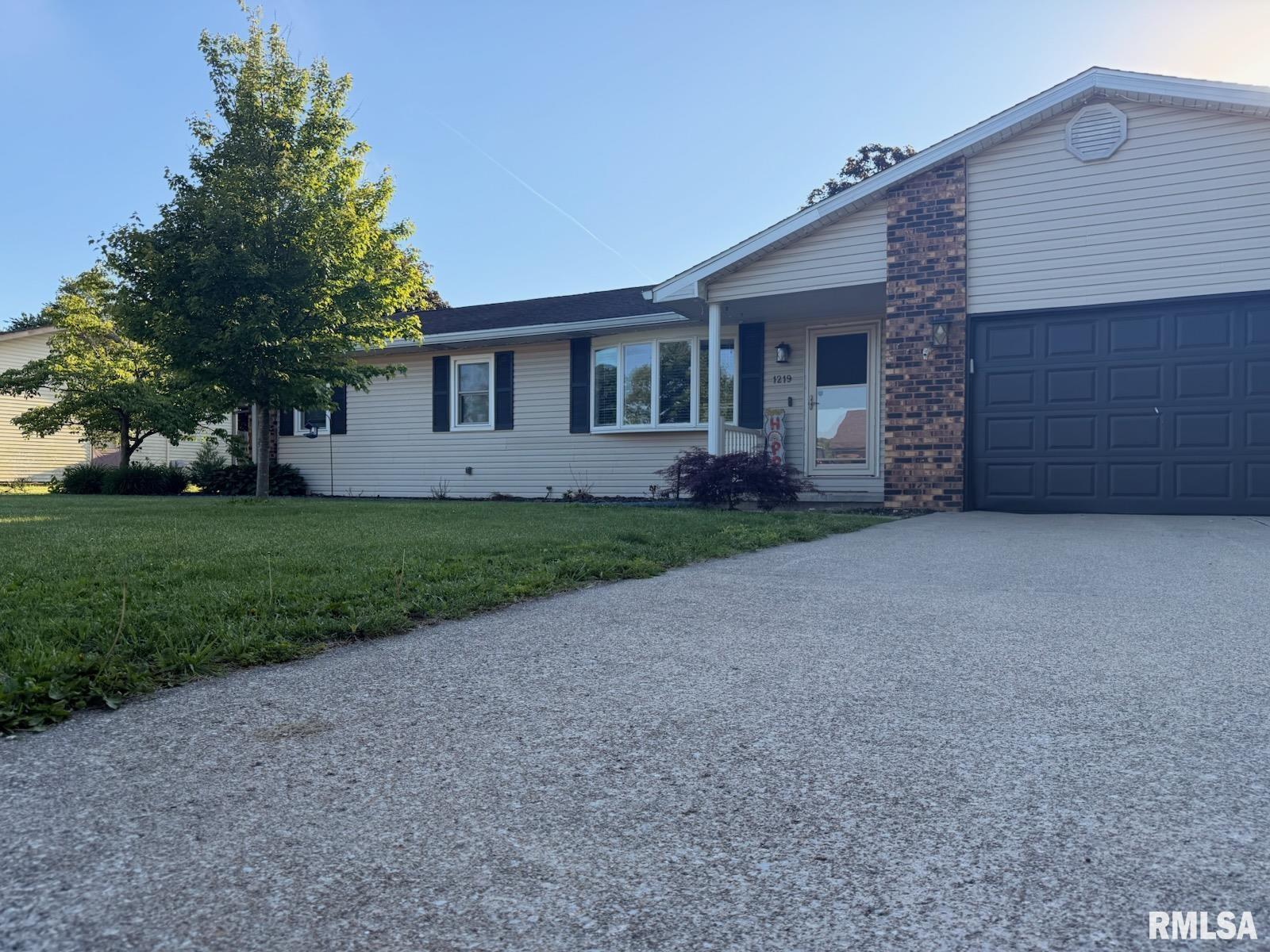 1219 6th Street Pawnee, IL 62558 - Photo 1 of 21
