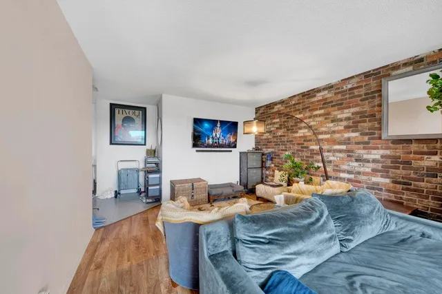 $279,999 | 290 West 232nd Street, Unit 8E | Kingsbridge