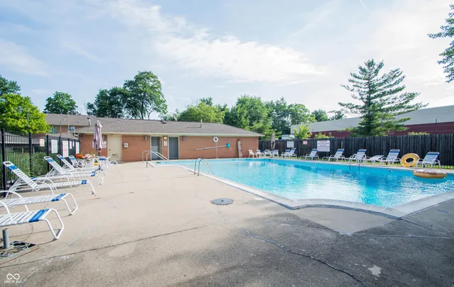 $250,000 | 509 West Hunters Drive, Unit A, Carmel, IN 46032