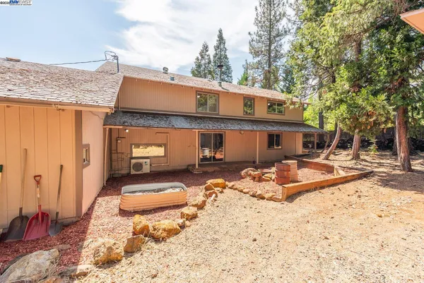 $309,000 | 230 Mary Avenue, Trinity Center, CA 96091