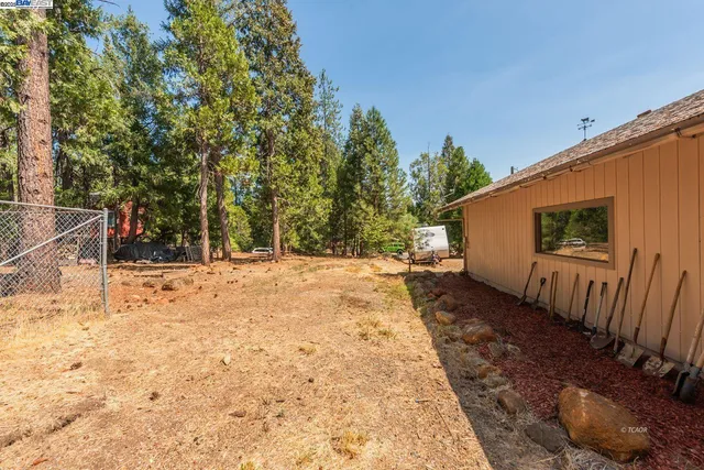a view of backyard of a house