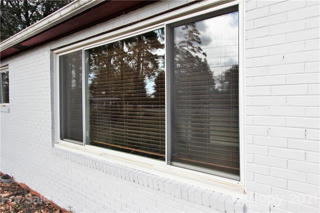 2601 Starnes Road Charlotte, NC 28214 - Photo 5 of 40 Gallery Image 5