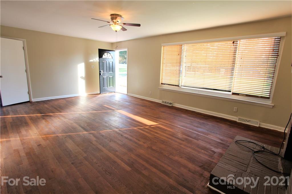 2601 Starnes Road Charlotte, NC 28214 - Photo 6 of 40 Gallery Image 6