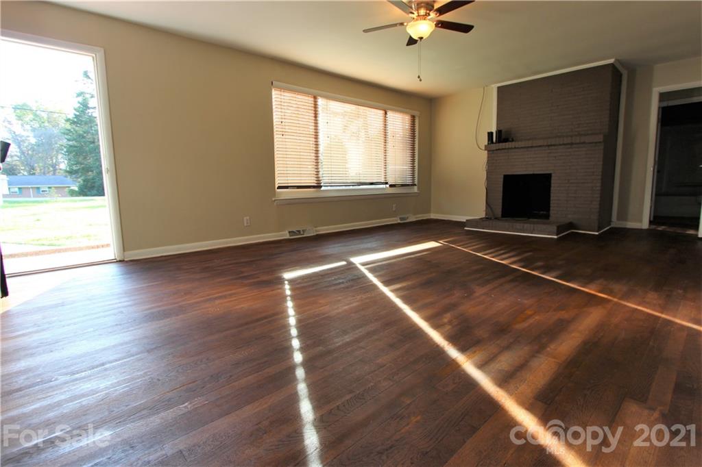 2601 Starnes Road Charlotte, NC 28214 - Photo 7 of 40 Gallery Image 7