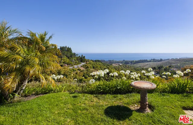 a view of a house with a big yard