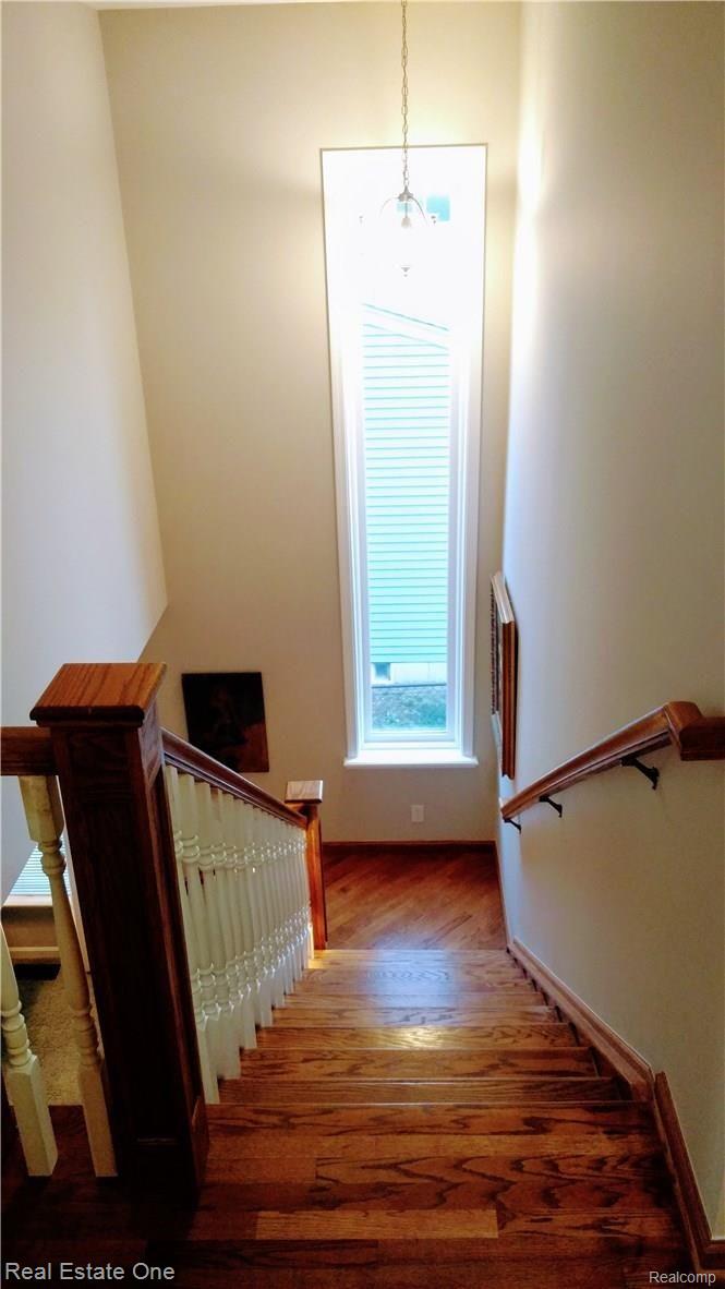 3249 Wakefield Road Berkley, MI 48072 - Photo 20 of 44 Beautiful 2 story oak stairway